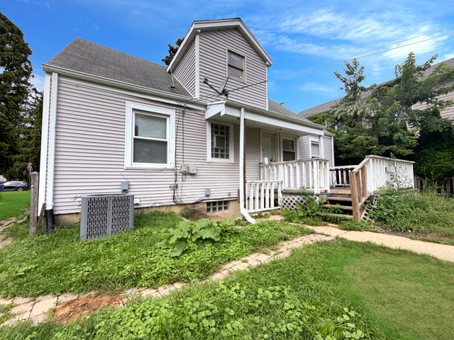 830 N Loomis Street, Naperville, IL 60563