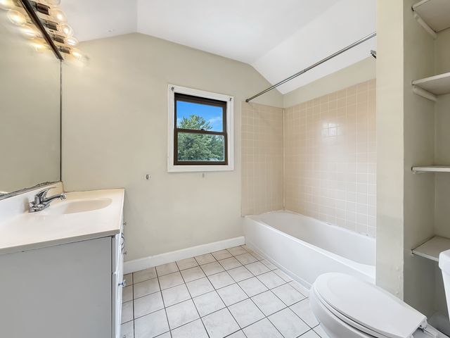830 N Loomis Street, Naperville, IL 60563