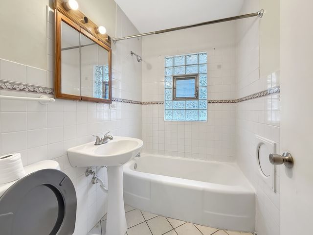 830 N Loomis Street, Naperville, IL 60563