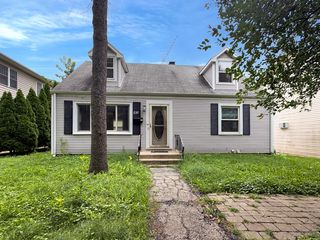 830 N Loomis Street, Naperville, IL 60563
