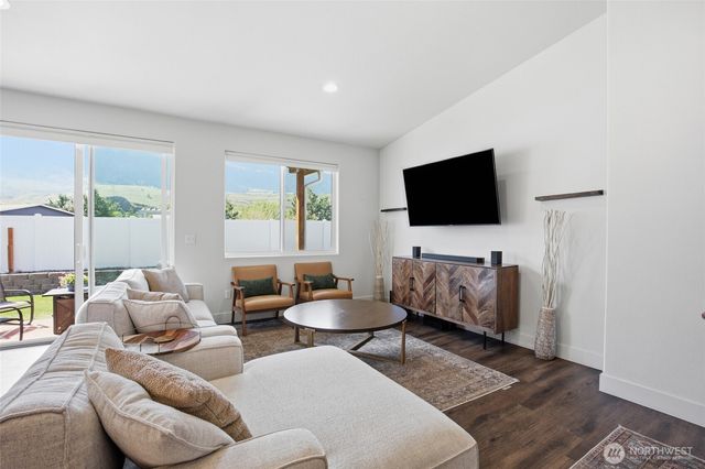 44 Jamey Lane, Malaga, WA 98828