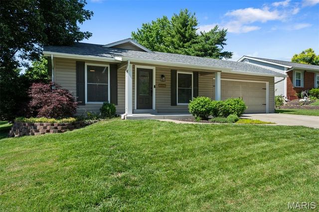 12123 Prestonpark Lane, St Louis, MO 63146
