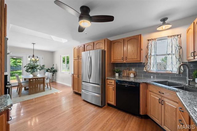 12123 Prestonpark Lane, St Louis, MO 63146