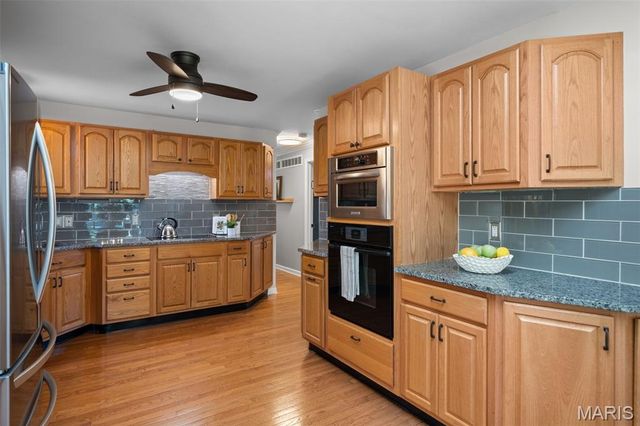 12123 Prestonpark Lane, St Louis, MO 63146