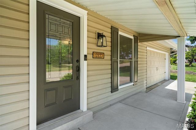 12123 Prestonpark Lane, St Louis, MO 63146