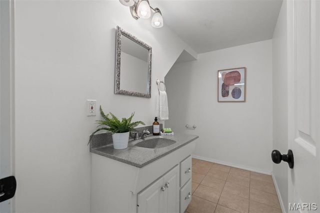 12123 Prestonpark Lane, St Louis, MO 63146