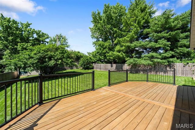 12123 Prestonpark Lane, St Louis, MO 63146