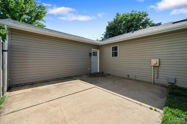 12123 Prestonpark Lane, St Louis, MO 63146