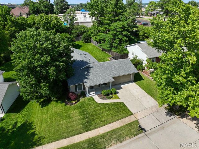 12123 Prestonpark Lane, St Louis, MO 63146