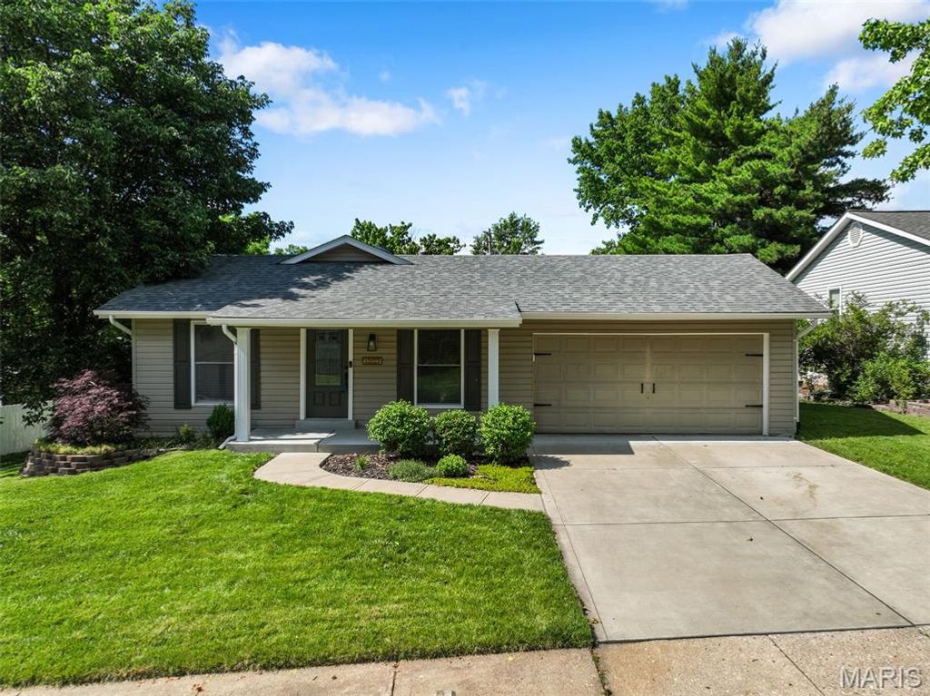 12123 Prestonpark Lane, St Louis, MO 63146