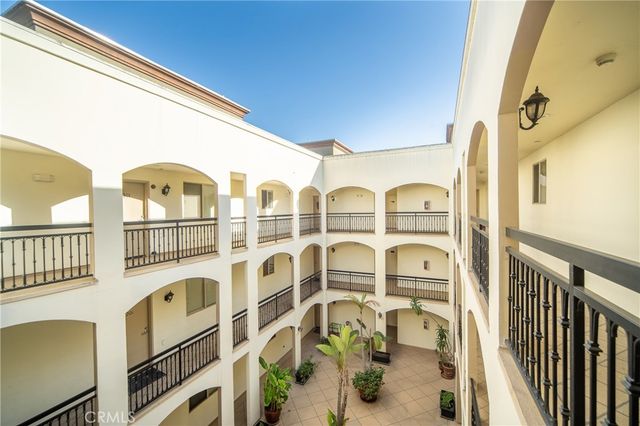 12916 MOORPARK Street 304, Studio City, CA 91406