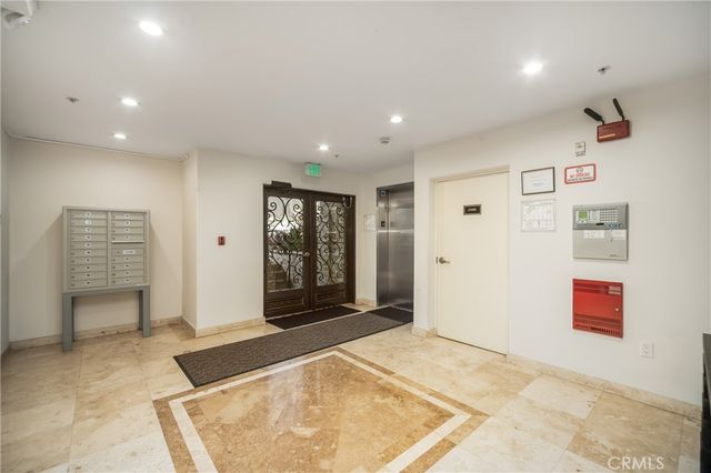 12916 MOORPARK Street 304, Studio City, CA 91406