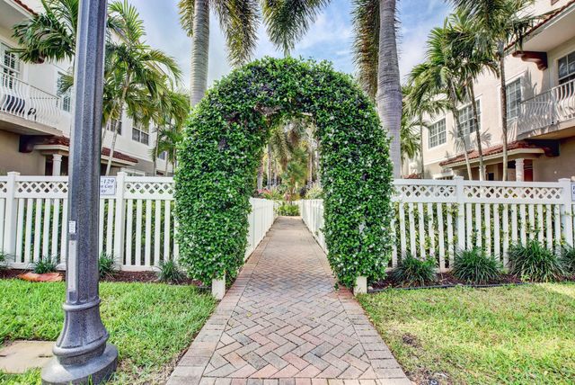 120 Ocean Cay Way, Hypoluxo, FL 33462