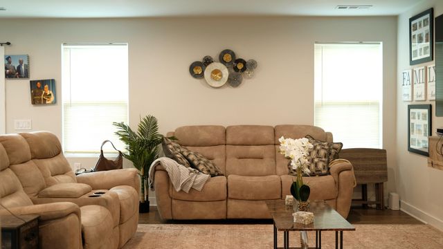396 Streamview DR, White House, TN 37188