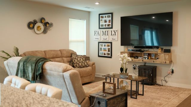 396 Streamview DR, White House, TN 37188
