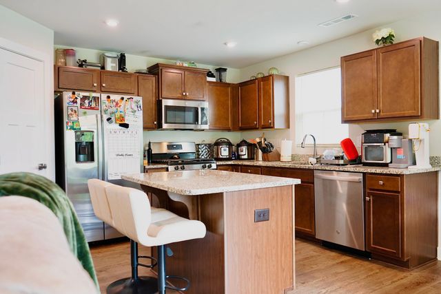 396 Streamview DR, White House, TN 37188