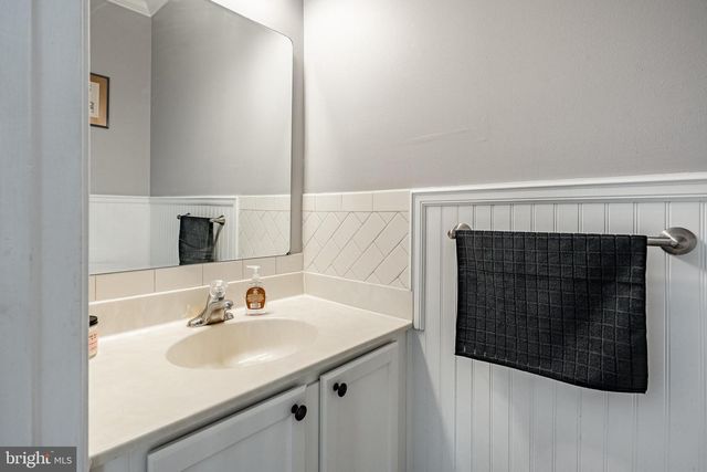 107 W FLAGSTONE DR, Newark, DE 19702