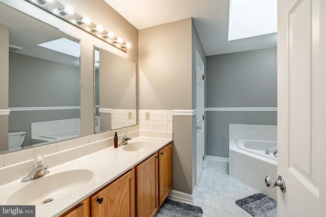 107 W FLAGSTONE DR, Newark, DE 19702