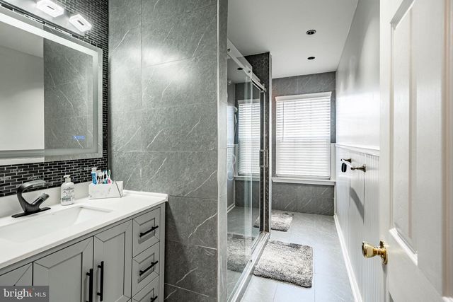 107 W FLAGSTONE DR, Newark, DE 19702