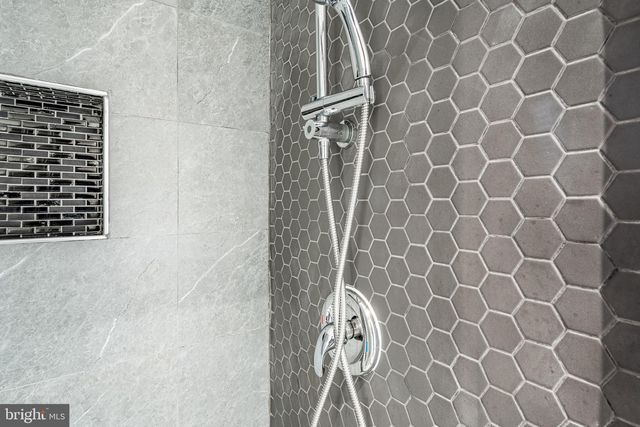 107 W FLAGSTONE DR, Newark, DE 19702