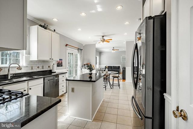 107 W FLAGSTONE DR, Newark, DE 19702