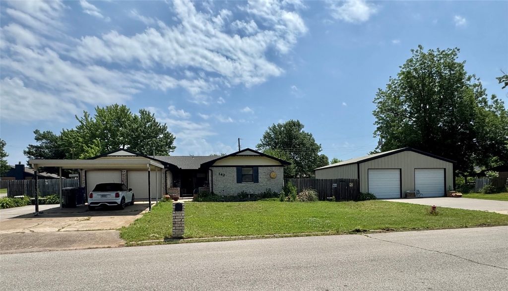 142 Skyline Drive, Chickasha, OK 73018