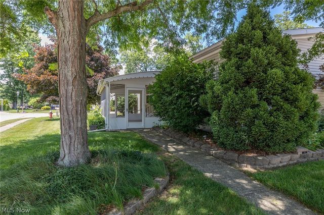 81 Periwinkle Drive, Olmsted Twp, OH 44138