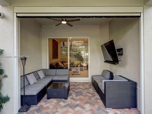 963 S Harbor Vw S, Hollywood, FL 33019