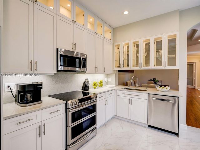 963 S Harbor Vw S, Hollywood, FL 33019