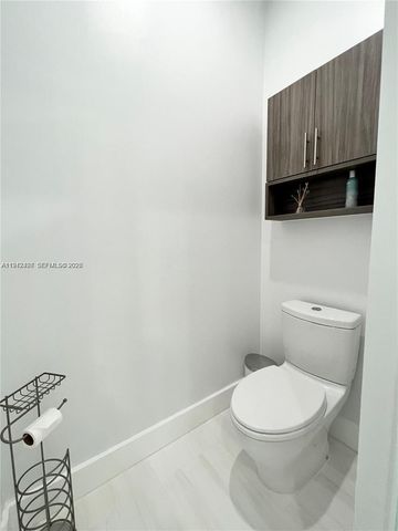 963 S Harbor Vw S, Hollywood, FL 33019