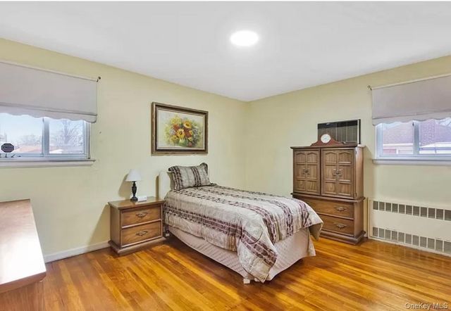 25511 87th Avenue, Floral Park, NY 11001