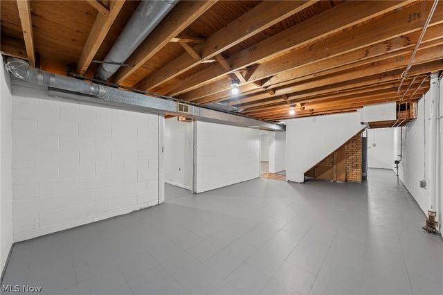 1201 Galaxy Drive, Cleveland, OH 44109