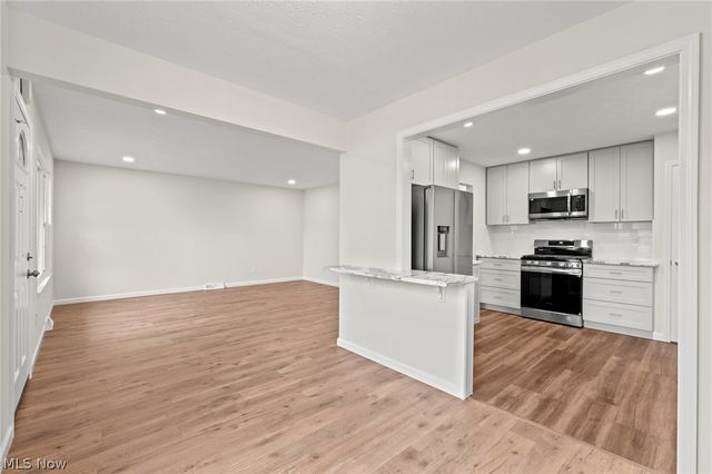 1201 Galaxy Drive, Cleveland, OH 44109