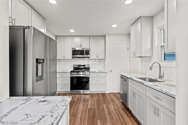 1201 Galaxy Drive, Cleveland, OH 44109