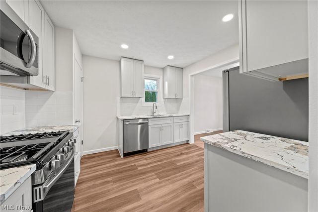 1201 Galaxy Drive, Cleveland, OH 44109