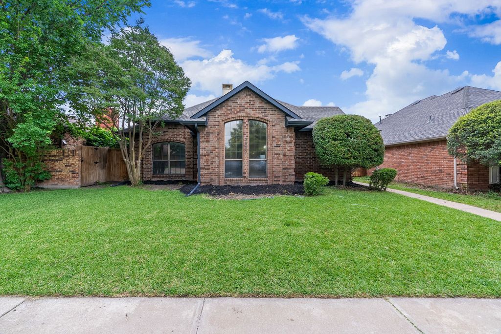 2805 Big Oaks Drive, Garland, TX 75044