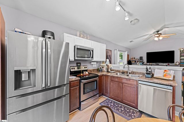 214 Old Timber Road, Woodruff, SC 29388
