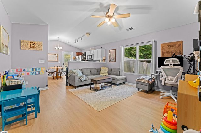 214 Old Timber Road, Woodruff, SC 29388