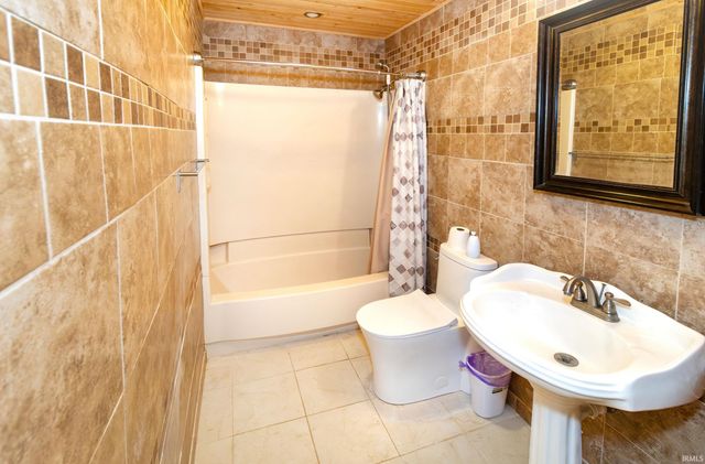 8644 Vann Road, Newburgh, IN 47630