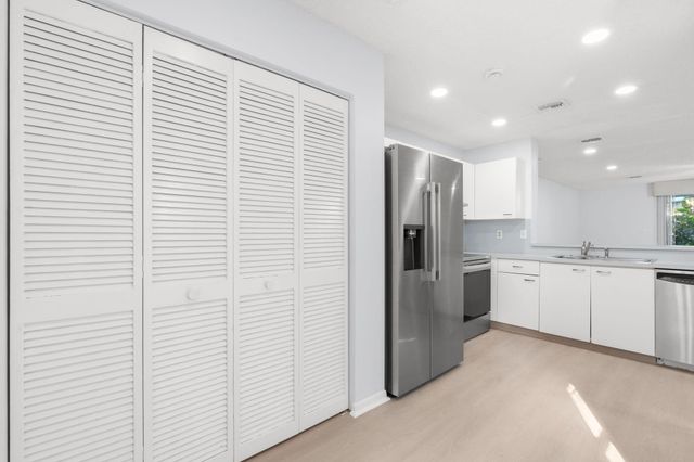 7107 Woodmont Way, Tamarac, FL 33321