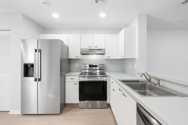 7107 Woodmont Way, Tamarac, FL 33321