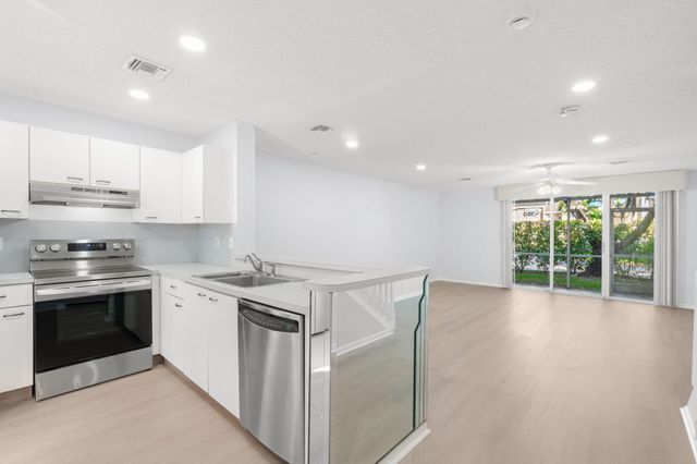 7107 Woodmont Way, Tamarac, FL 33321