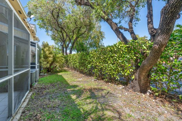 7107 Woodmont Way, Tamarac, FL 33321