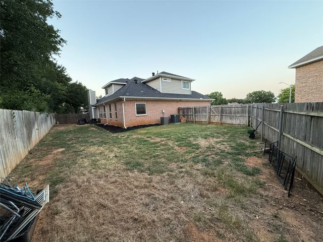 901 Tennison Drive, Euless, TX 76039