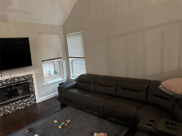 901 Tennison Drive, Euless, TX 76039
