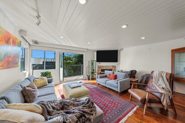 760 Manhattan Beach Blvd B, Manhattan Beach, CA 90266