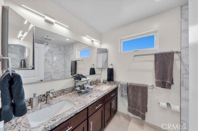 760 Manhattan Beach Blvd B, Manhattan Beach, CA 90266