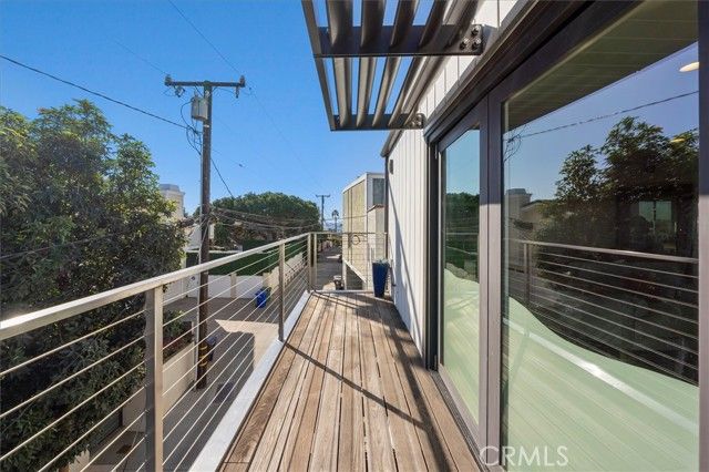 760 Manhattan Beach Blvd B, Manhattan Beach, CA 90266