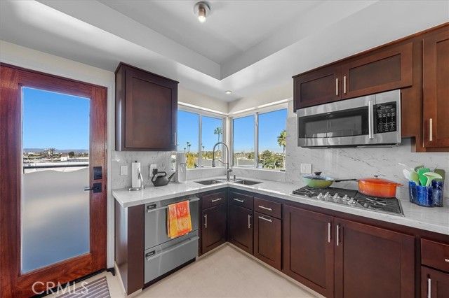 760 Manhattan Beach Blvd B, Manhattan Beach, CA 90266