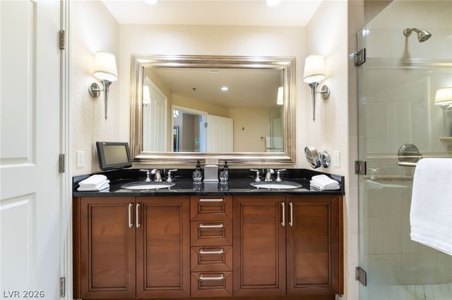 135 East Harmon Avenue 2317, Las Vegas, NV 89109